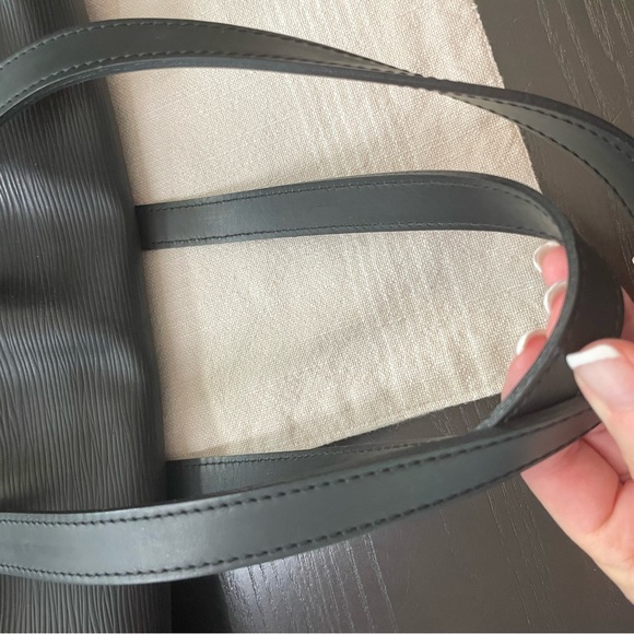 💯 authentic Louis Vuitton Black Epi Segur - smoker’s bag - COA included - Picture 7 of 10